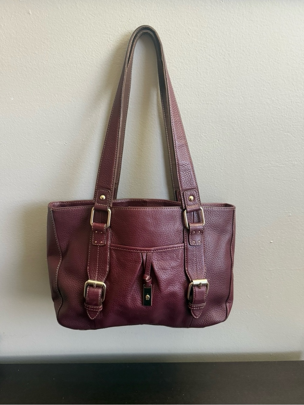 Etienne Aigner Vintage Burgandy Leather Handbag With Lots Of Compartments
